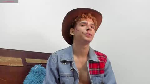 Snapshot of daark_eros chatting on October 29, 1:40 am Dark Eros online show from October 29, 1:40 am