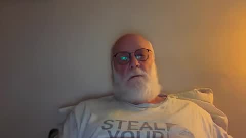 Snapshot of daddy341177 chatting on October 26, 9:32 am daddy341177 online show from October 26, 9:32 am