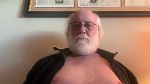 Snapshot of daddy341177 chatting on January 16, 12:45 am daddy341177 online show from January 16, 12:45 am