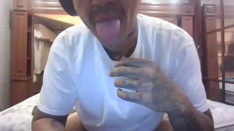 Snapshot of daddyjayare760 chatting on December 19, 1:18 pm daddyjayare760 online show from December 19, 1:18 pm