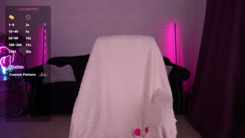 Snapshot of daenerys_daen chatting on February 4, 8:24 am daenerys_daen online show from February 4, 8:24 am