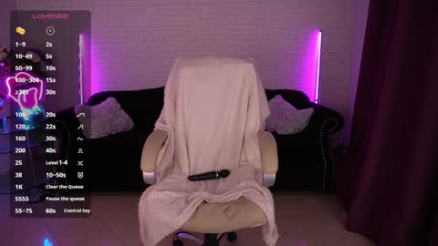 Snapshot of daenerys_daen chatting on February 8, 6:55 pm daenerys_daen online show from February 8, 6:55 pm