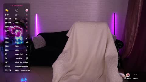 Snapshot of daenerys_daen chatting on March 7, 10:35 am daenerys_daen online show from March 7, 10:35 am