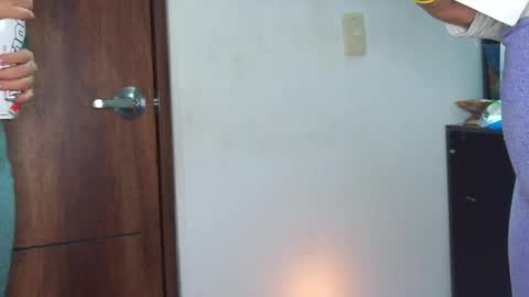 dafna and kris online show from April 10, 11:53 pm