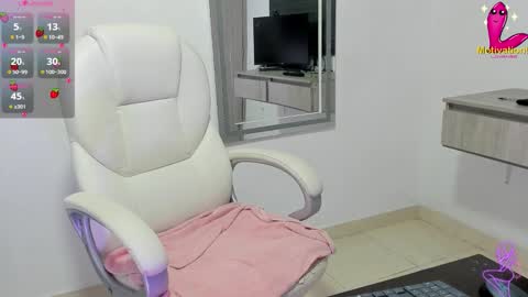 Snapshot of dahian_carter chatting on October 1, 12:04 pm Dahian  online show from October 1, 12:04 pm