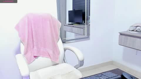 Snapshot of dahian_carter chatting on September 24, 12:12 pm Dahian  online show from September 24, 12:12 pm