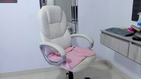 Snapshot of dahian_carter chatting on September 15, 12:06 pm Dahian  online show from September 15, 12:06 pm