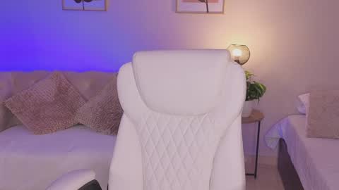 Dahiann Walcott online show from April 6, 8:43 pm