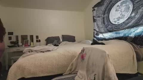 dahliawolf online show from January 11, 10:05 pm