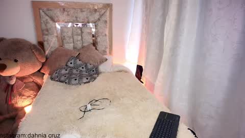 dahnia_cruz online show from September 10, 9:05 pm