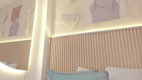 Daiana online show from April 13, 9:30 pm