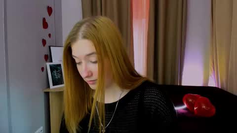 Snapshot of daisy_candy chatting on February 26, 1:43 pm Little Di online show from February 26, 1:43 pm