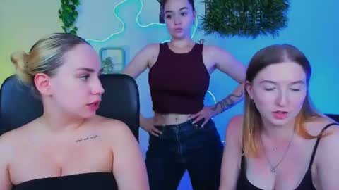 Little Di online show from July 17, 7:27 pm