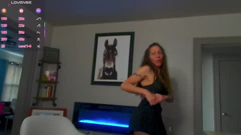 Daisy online show from April 12, 4:11 pm