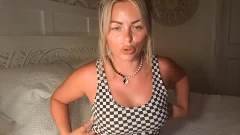 Daisy Dreams online show from July 23, 10:07 pm