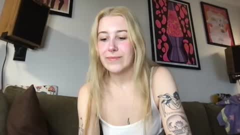 daisymynx online show from August 5, 3:03 am