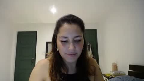 IG  dakotasofiaa online show from March 28, 2:13 am