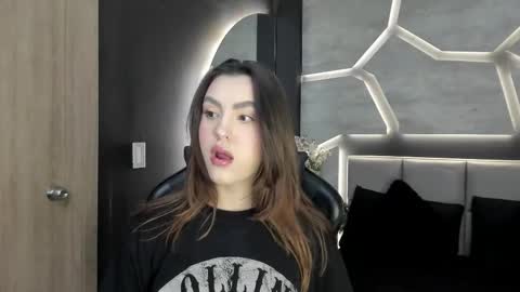 Dakota  online show from January 7, 7:19 pm