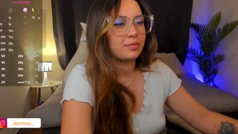 dakottaa__ online show from January 16, 12:19 am