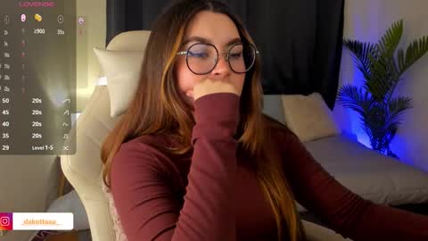 dakottaa__ online show from November 8, 12:13 am