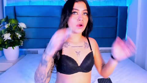 Snapshot of dakottahill chatting on January 20, 3:04 am   online show from January 20, 3:04 am