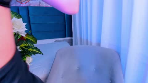 Snapshot of dakottahill chatting on January 19, 12:59 am   online show from January 19, 12:59 am