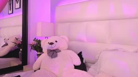 daliacastle online show from July 25, 9:02 pm