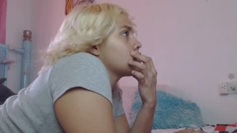 damn_milaa online show from April 1, 7:33 pm