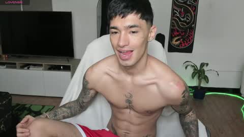 Damon online show from April 21, 6:04 pm