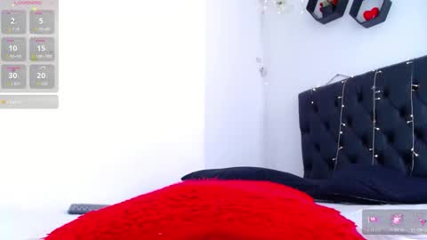 danna online show from November 14, 8:33 pm