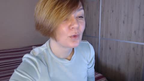 Snapshot of danbie_leen chatting on February 27, 11:06 am danbie_leen online show from February 27, 11:06 am