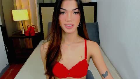 STEPHANIE online show from July 7, 9:30 pm