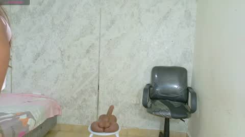 dani_lue online show from July 28, 6:20 pm