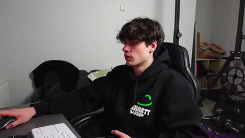 DANIEL SHAWN online show from January 5, 7:06 pm