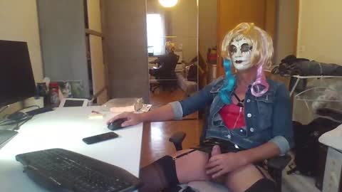 newcumer online show from January 9, 8:13 am