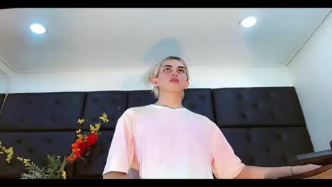 daniela_pink_ online show from March 7, 12:10 am