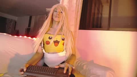danielamay00 online show from June 7, 8:08 am