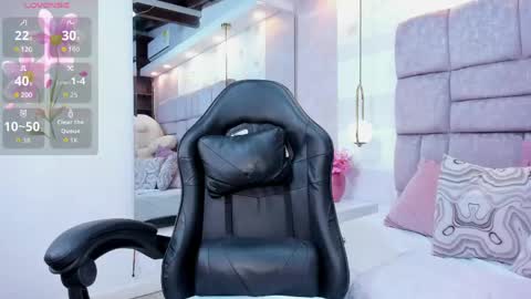 danielamonett online show from June 7, 7:13 am