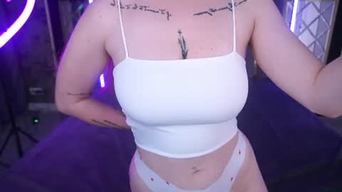 danielareign online show from June 23, 12:33 pm