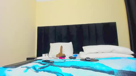Snapshot of danielle_rock chatting on October 22, 12:07 pm danielle_rock online show from October 22, 12:07 pm