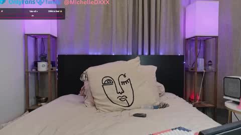Snapshot of daniellemxxx chatting on October 22, 5:25 pm daniellemxxx online show from October 22, 5:25 pm