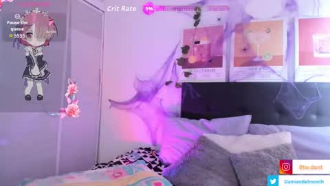 Snapshot of daniellesins_ chatting on October 20, 12:43 pm    online show from October 20, 12:43 pm