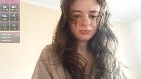 Mia online show from December 22, 8:43 am