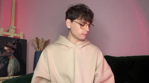 danieltuckerr online show from March 22, 7:51 pm