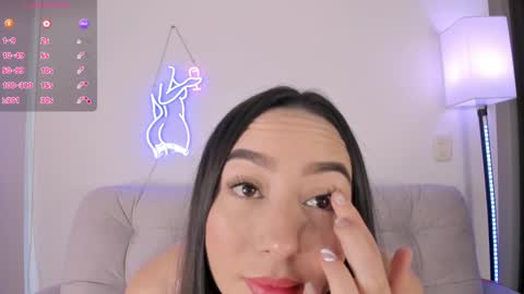 Snapshot of dannate1 chatting on December 17, 10:11 pm danna online show from December 17, 10:11 pm