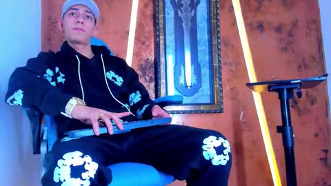 dante_brown1 online show from December 16, 11:16 am