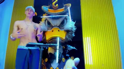 dante_brown1 online show from December 18, 5:47 am