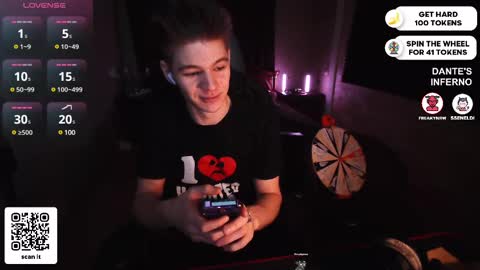 Snapshot of dantebigboi chatting on March 9, 9:14 pm Daniel online show from March 9, 9:14 pm