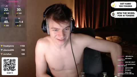 Snapshot of dantebigboi chatting on February 22, 10:20 pm Daniel online show from February 22, 10:20 pm