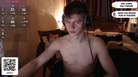 Snapshot of dantebigboi chatting on February 4, 12:51 am Daniel online show from February 4, 12:51 am